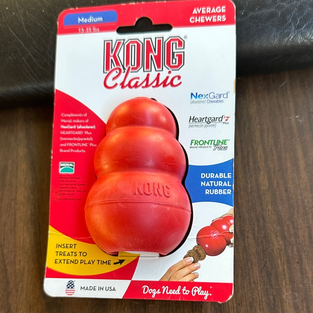 KONG Classic Medium Red Dog Toy. 15-35 lbs